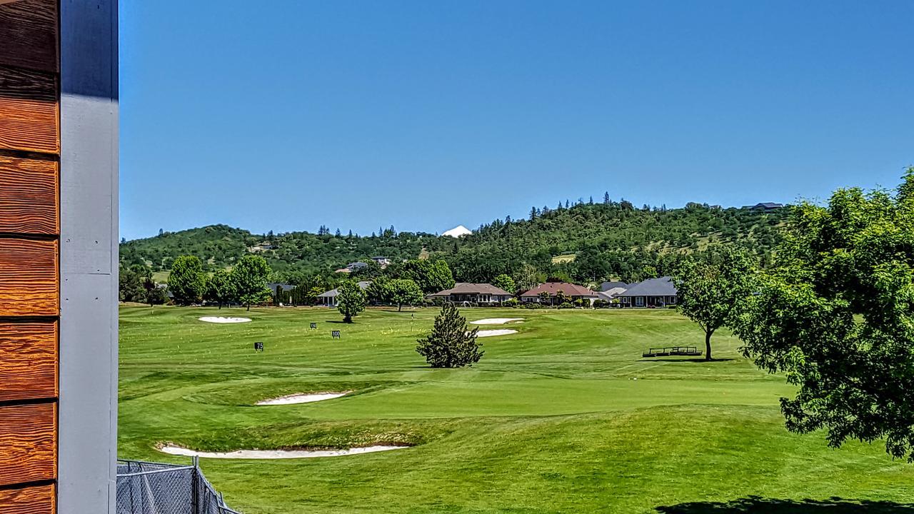 Resort At Eagle Point Golf Club Lodging Exteriör bild