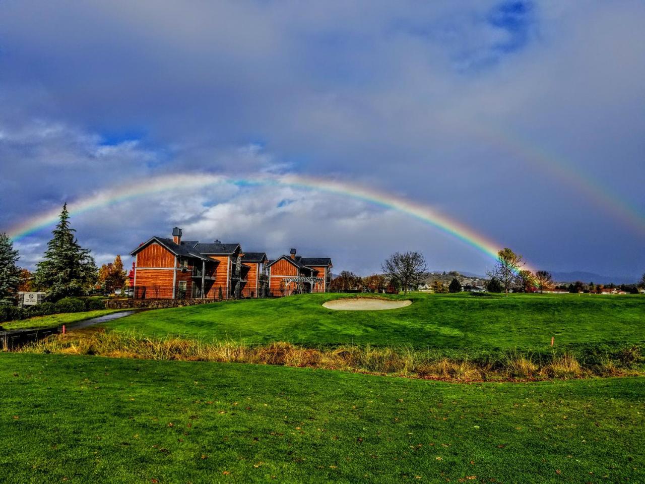 Resort At Eagle Point Golf Club Lodging Exteriör bild