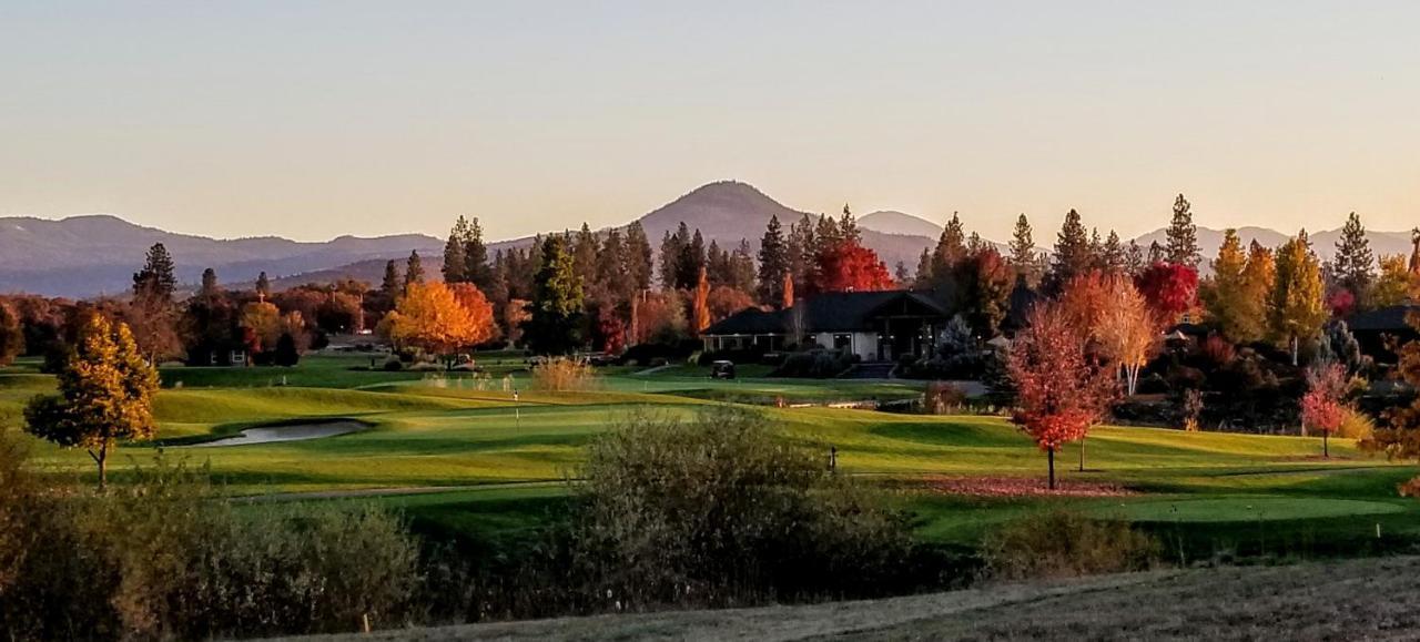 Resort At Eagle Point Golf Club Lodging Exteriör bild
