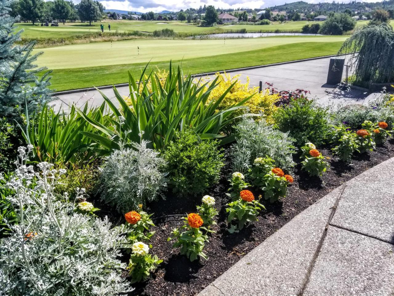 Resort At Eagle Point Golf Club Lodging Exteriör bild