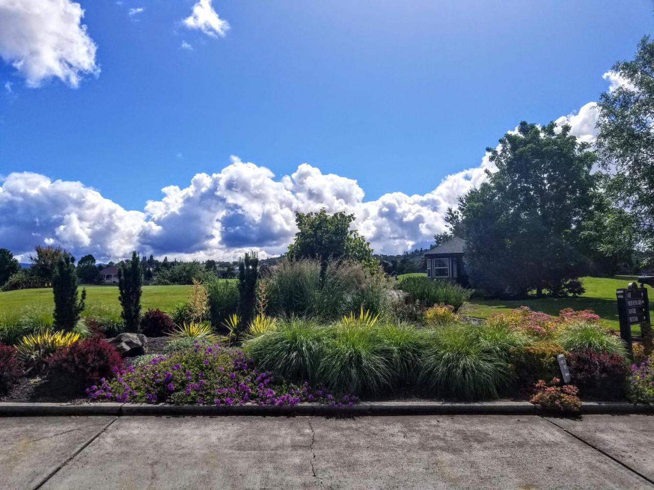 Resort At Eagle Point Golf Club Lodging Exteriör bild